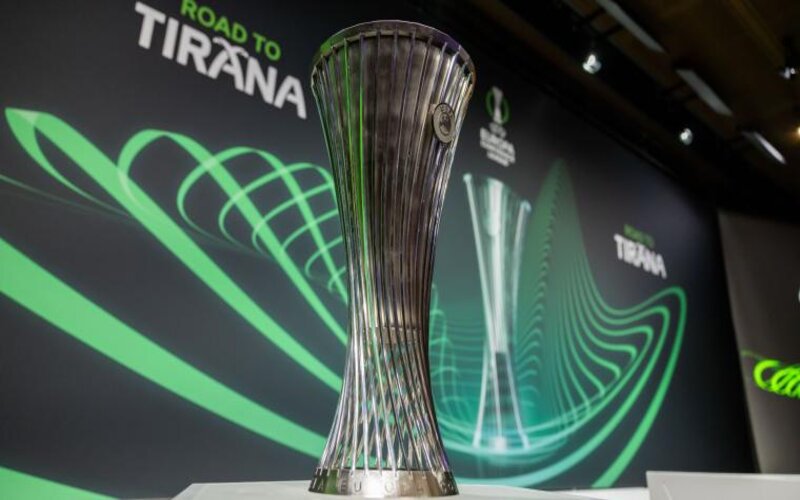 Chiếc cúp vô địch của UEFA Europa Conference League